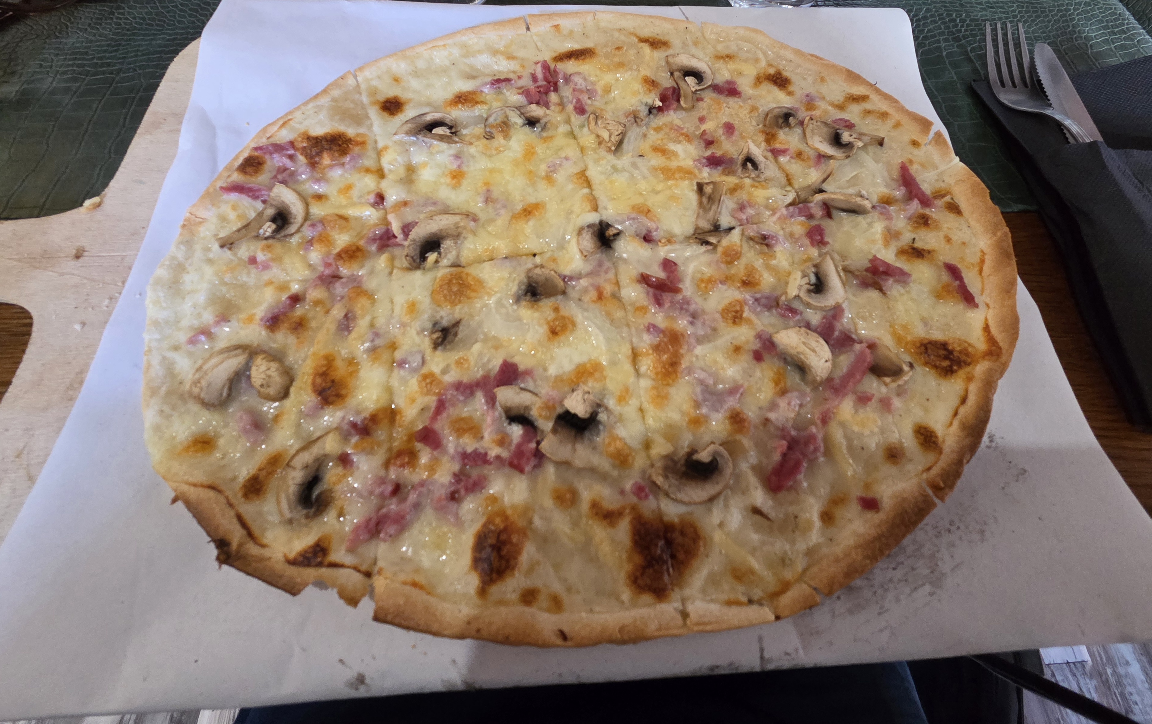 Tarte flambée gratinée